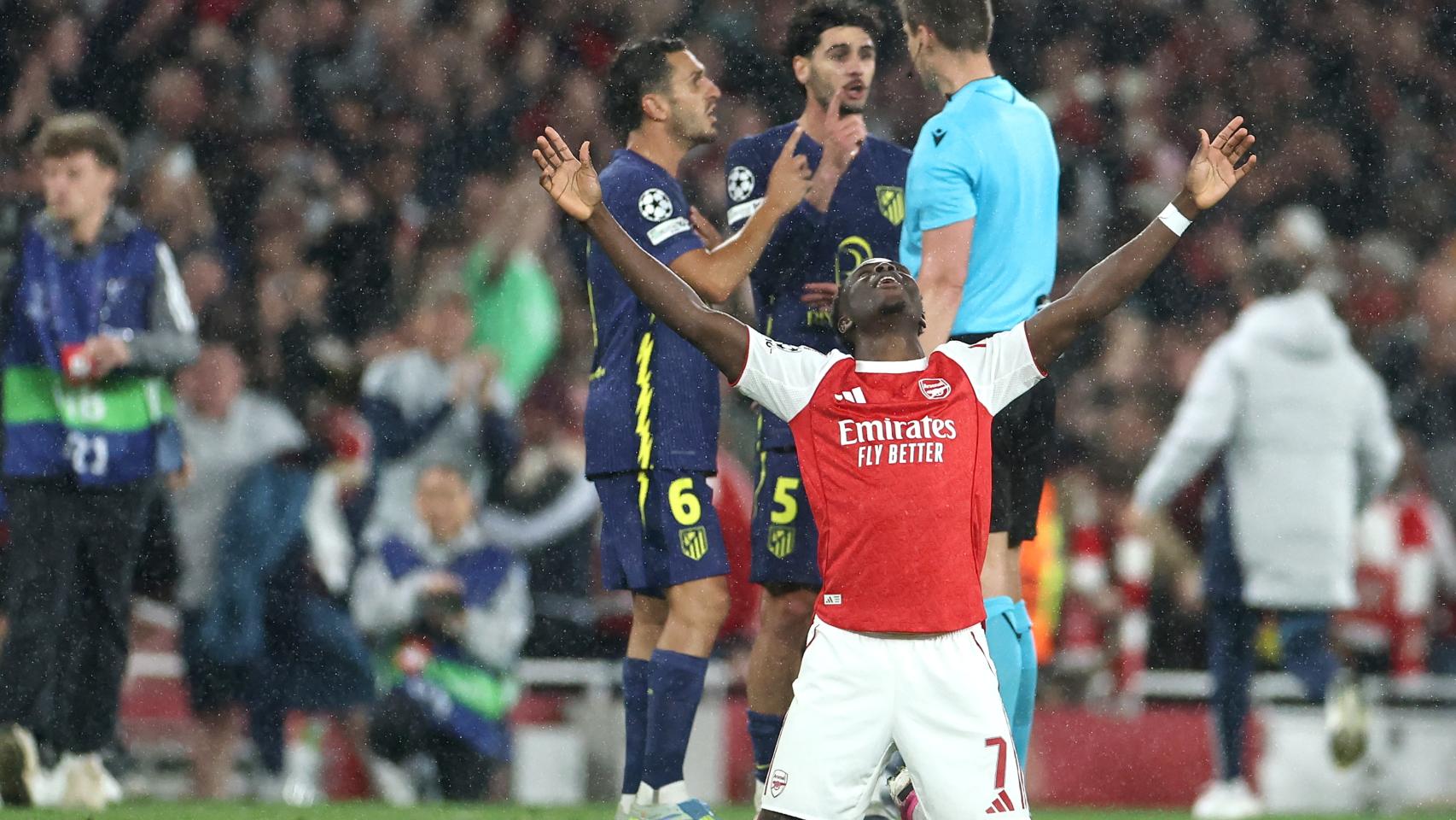 Un solitario gol de Saka despierta al Atlético del sueño europeo y manda al Arsenal a la final de la Champions