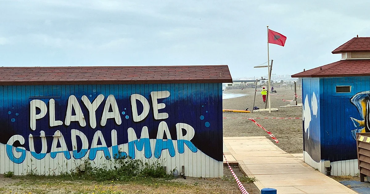 El baño sigue prohibido en Guadalmar y Los Álamos por bacterias fecales