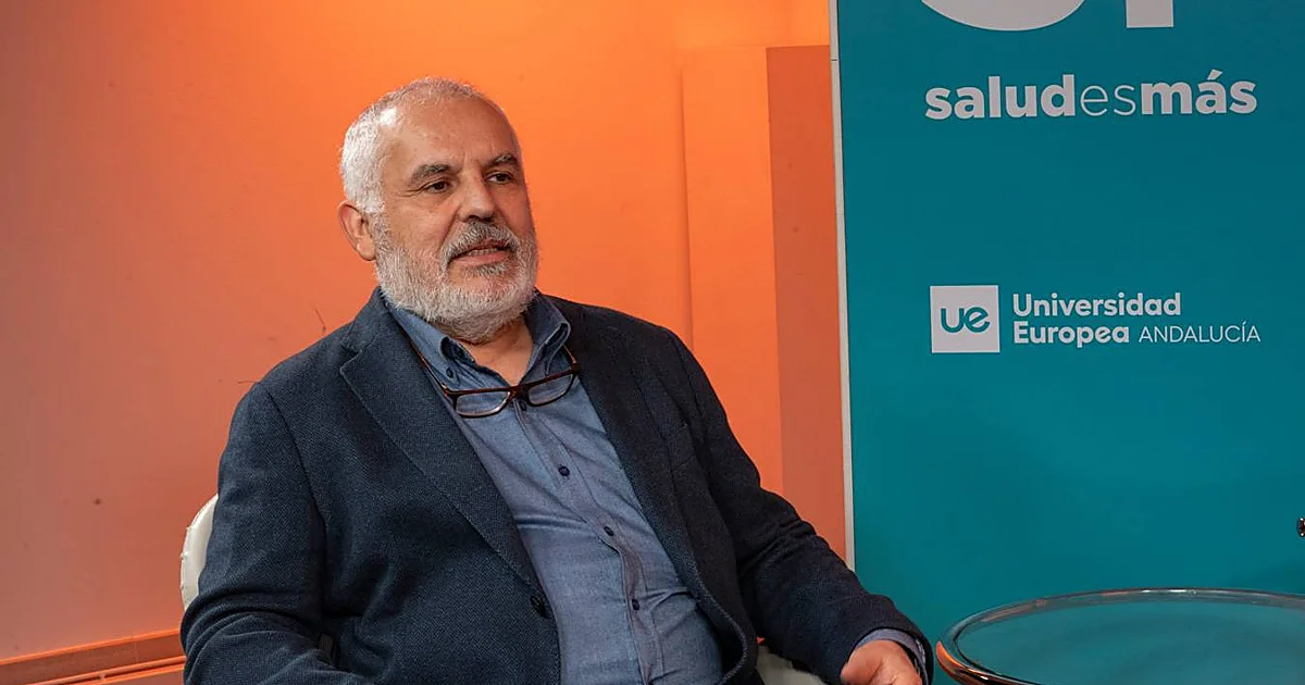 «Pararse cada pocos metros porque fallan las piernas es un síntoma de patología de espalda»