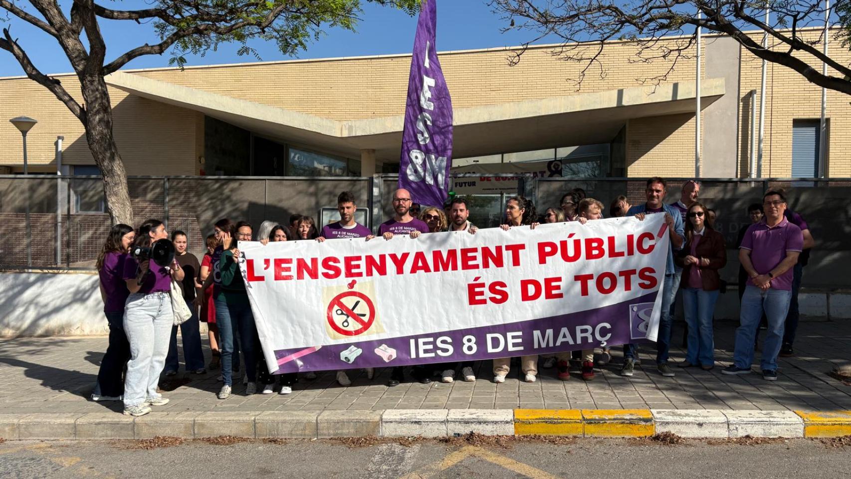 Profesores de bachillerato amenazan con poner un 10 a todos los alumnos si Conselleria no respeta su derecho a huelga