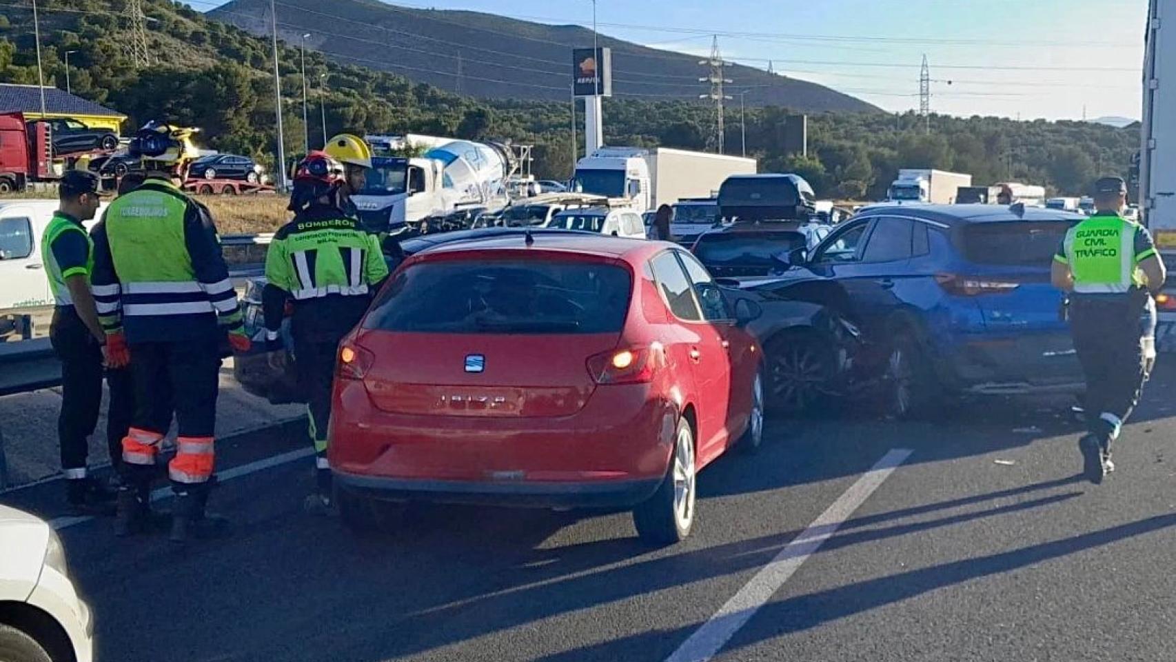 Caos en la A-7 en Málaga: un accidente múltiple genera ya 12 kilómetros de atasco en Torremolinos