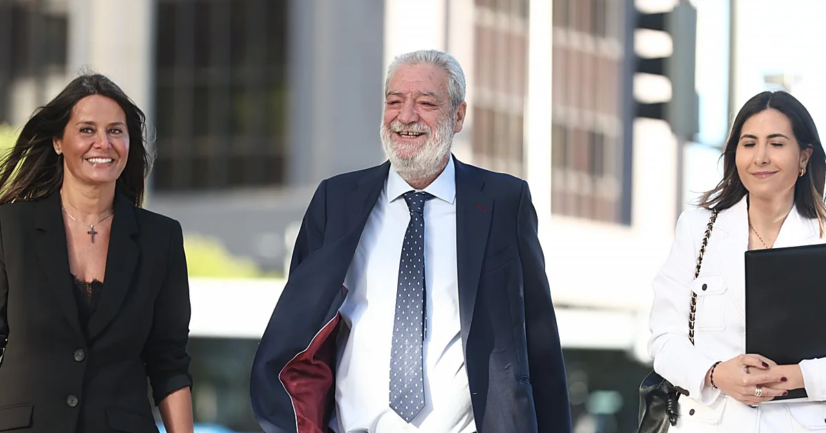 Miguel Ángel Rodríguez asegura que el novio de Ayuso le pasó la foto de los periodistas