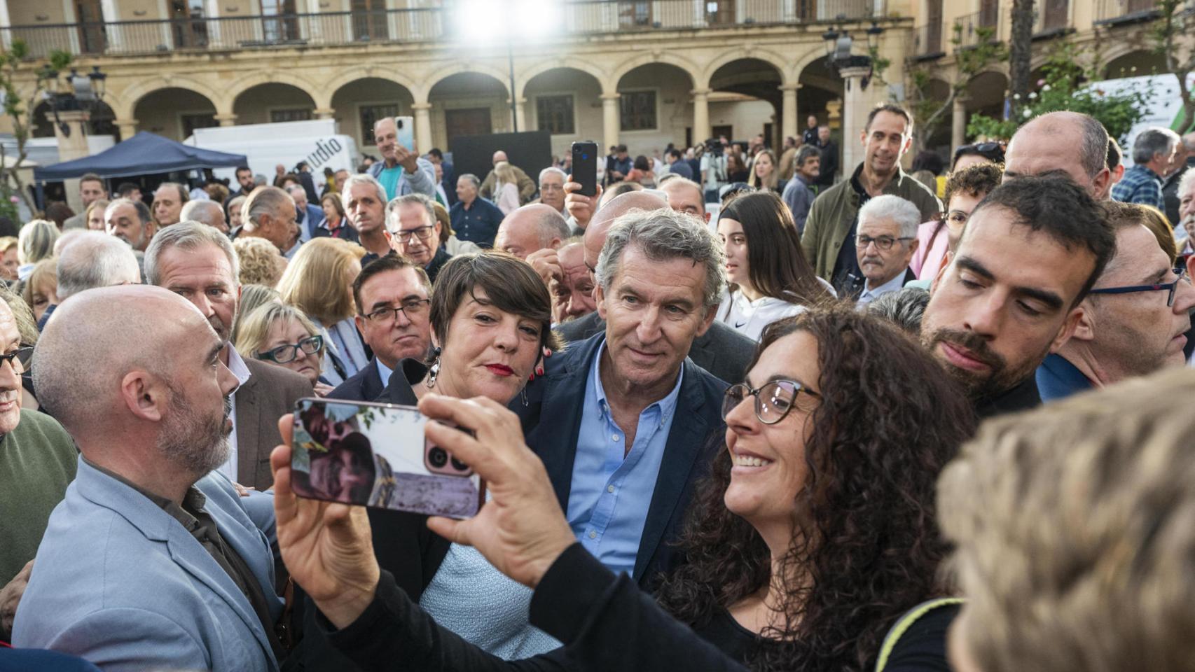 Feijóo: "Lo social no es gastarse en fiestas el dinero público, eso es el socialismo. Lo social es gobernar con decencia"