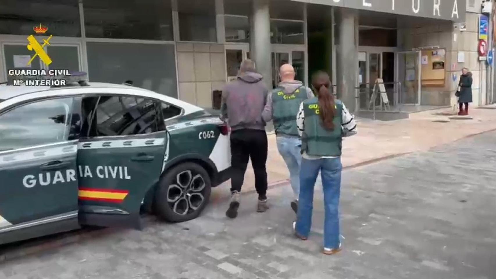 Detenido un hombre por violar e intentar matar en Asturias a una joven que perdió el bus en la provincia de Zamora