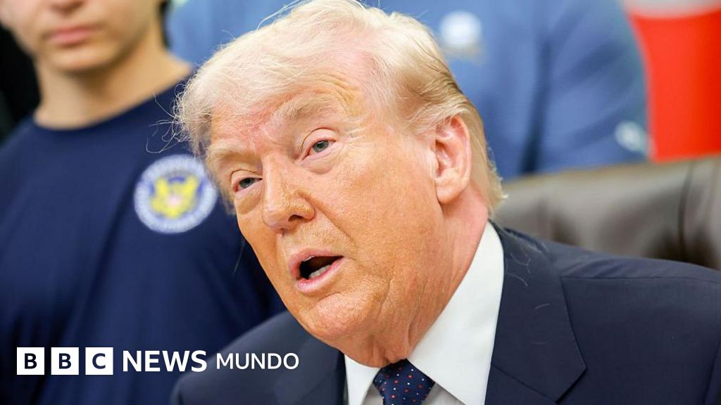 Trump suspende la misión de EE.UU. para asegurar el paso de buques por el estrecho de Ormuz tras lograr "grandes avances" hacia un acuerdo con Irán