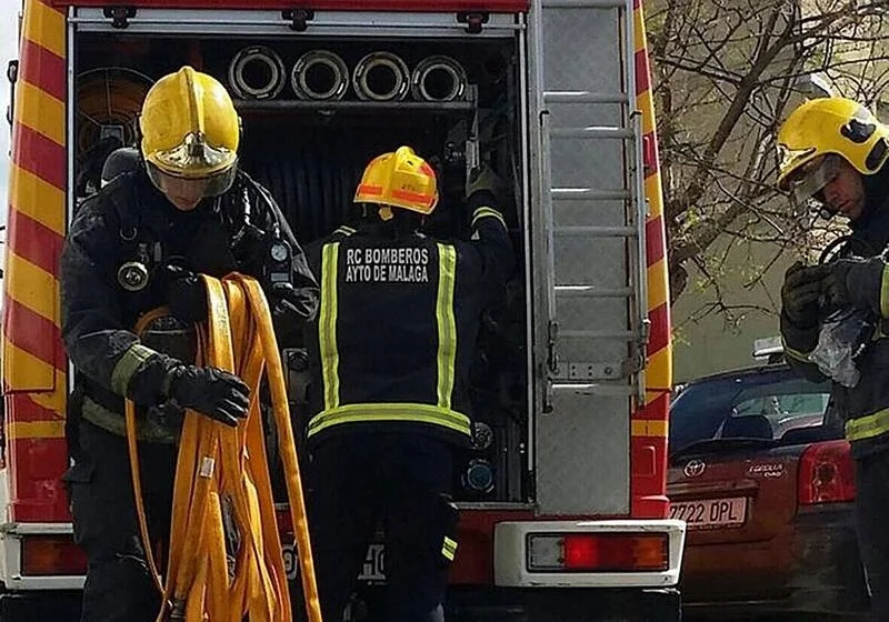 Muere un trabajador tras quedar atrapado en un camión de la basura en Mollina