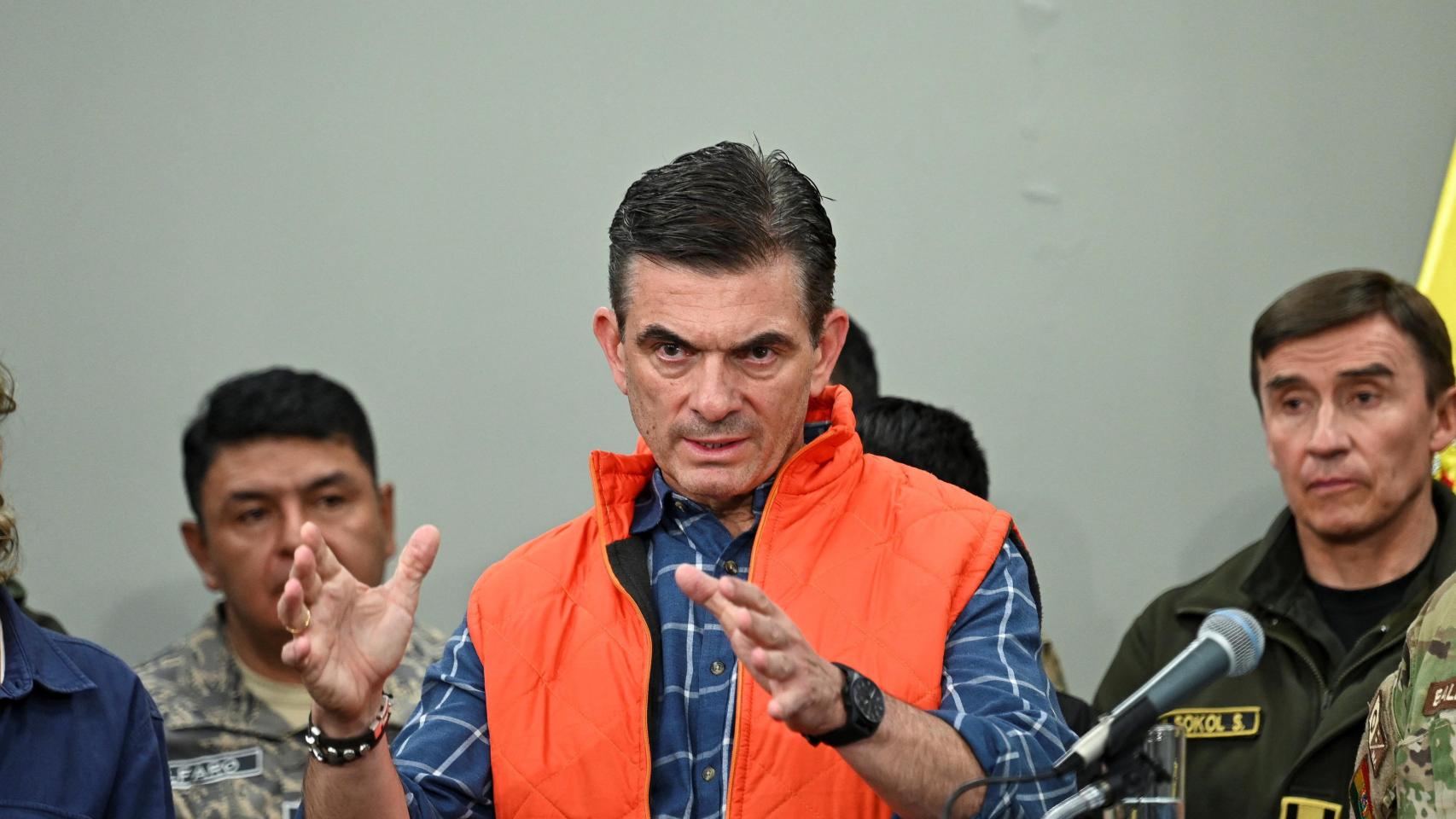 Rodrigo Paz declara en Bolivia la "emergencia económica": sube el salario mínimo y elimina la subvención a los combustibles