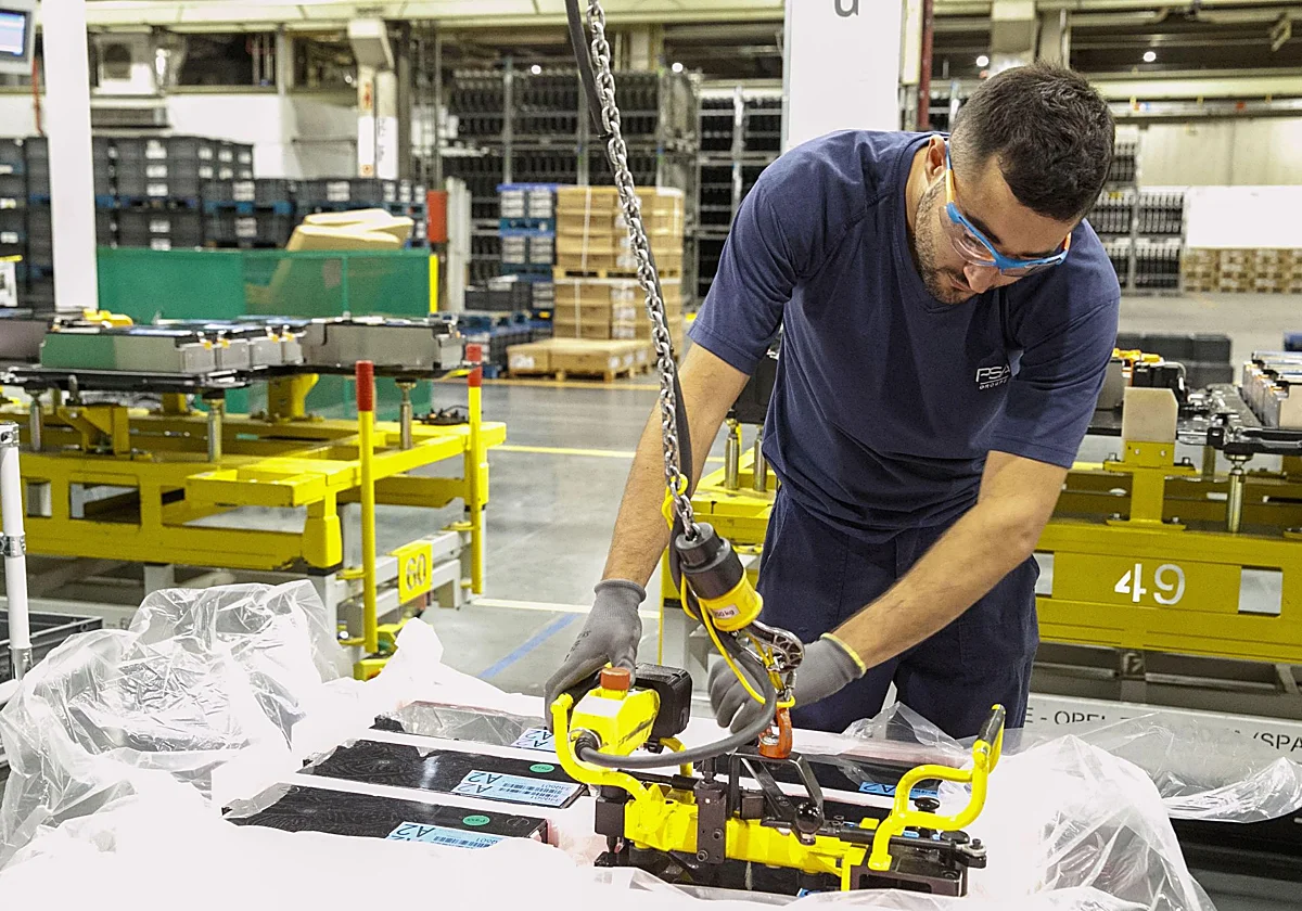 La industria reclama reducir el coste eléctrico un 30% para asegurar la reindustrialización e impulse la competitividad