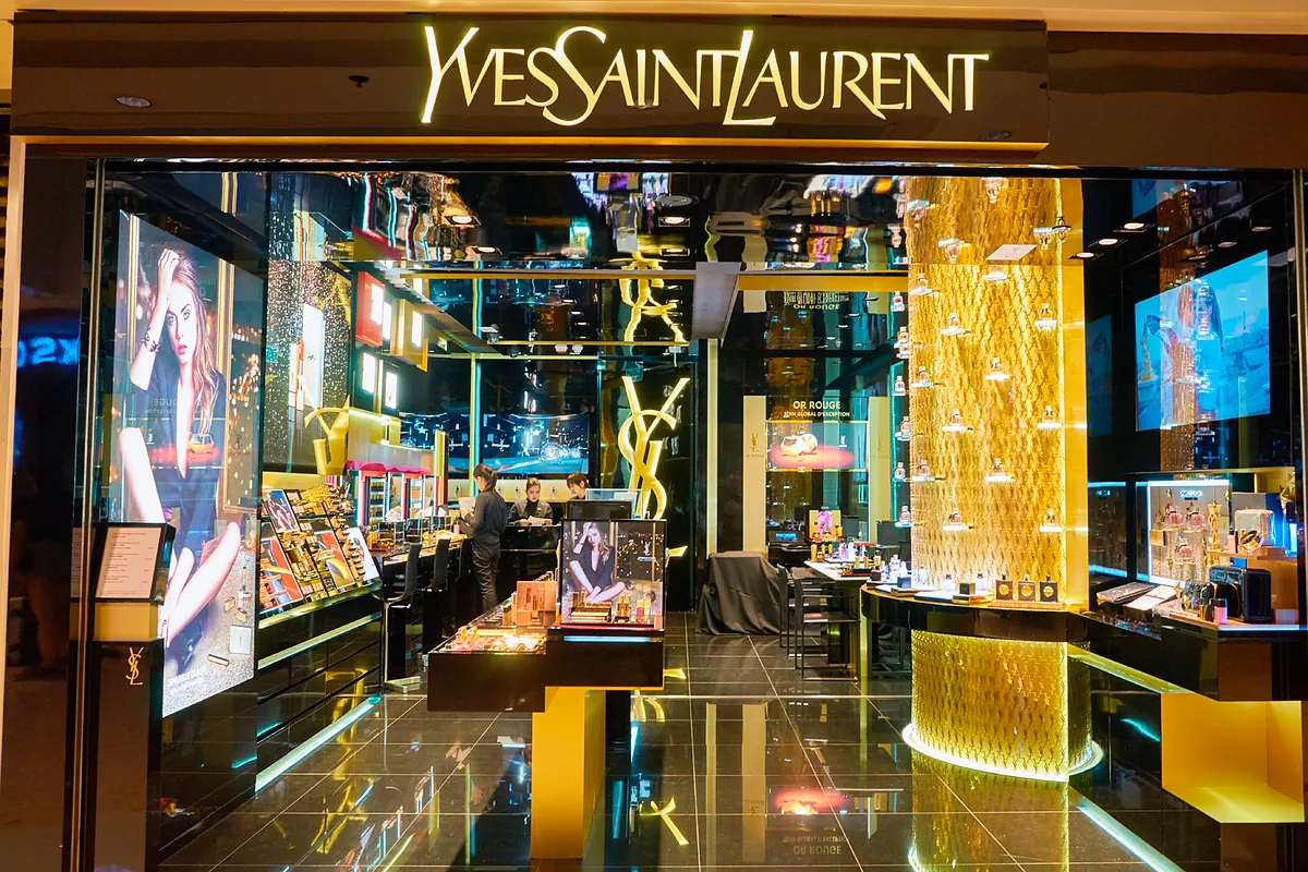 El CEO de Saint Laurent cree que el sector del lujo debe esforzarse para fidelizar a sus clientes