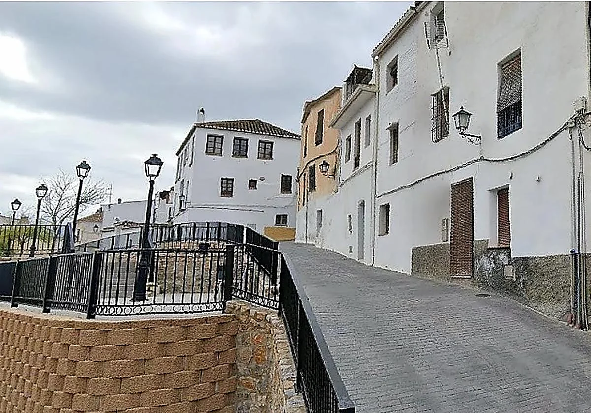 Dutch estate agent dies in Granada after falling through attic floor while showing house