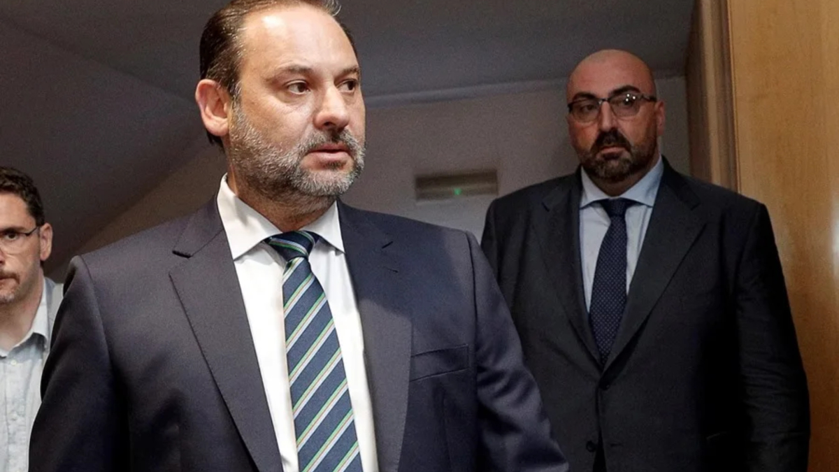 Ábalos hizo pasar presuntamente a  prostitutas como "técnicas de estudios"