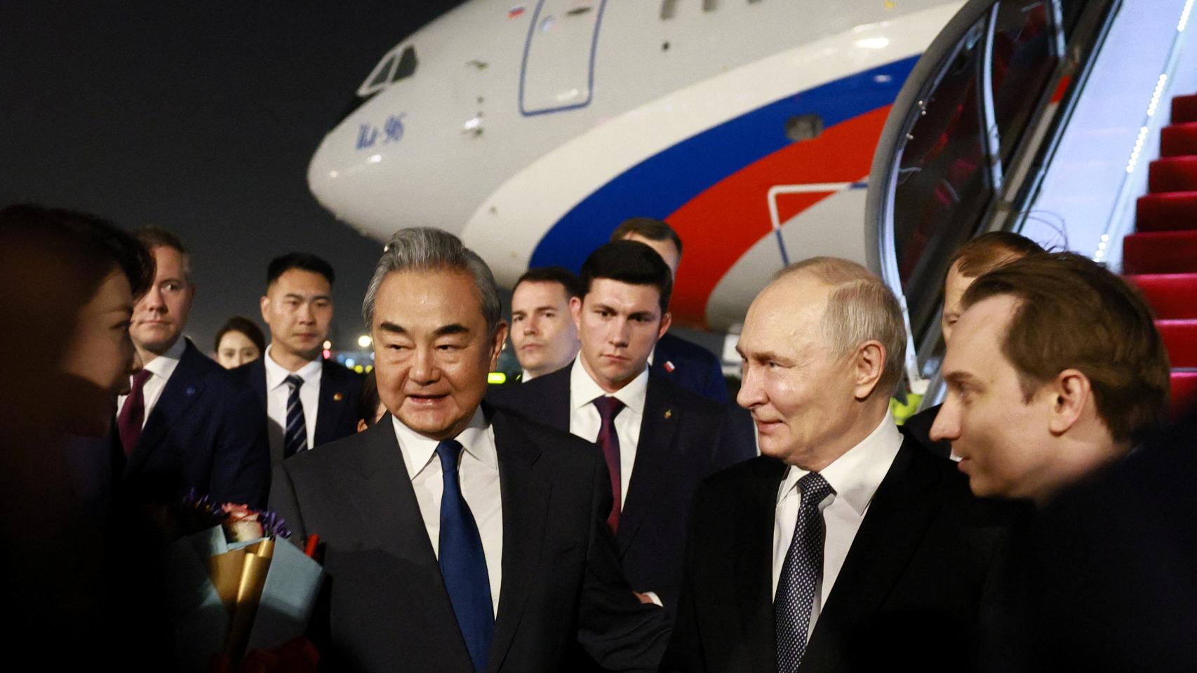 Putin aterriza en Pekín en la víspera de su cumbre con Xi para reafirmar sus lazos con China tras la visita de Trump