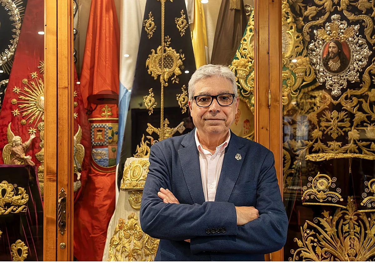 Nicolás Martín: «La Virgen de la Concepción volverá a lucir su manto bordado el Domingo de Ramos del próximo año»