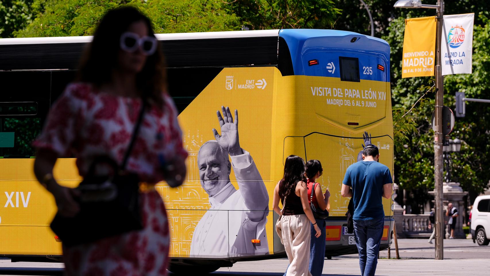 Las macrocifras de la llegada del Papa: más de 250.000 fieles en Cibeles, "centros de escucha" en la Castellana y 20.000 souvenirs