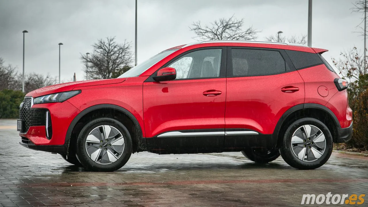 Es igual de barato que un MG ZS híbrido pero se fabrica en España, también es ECO y, con 7.000 € de rebaja, es un chollo al nivel de Dacia