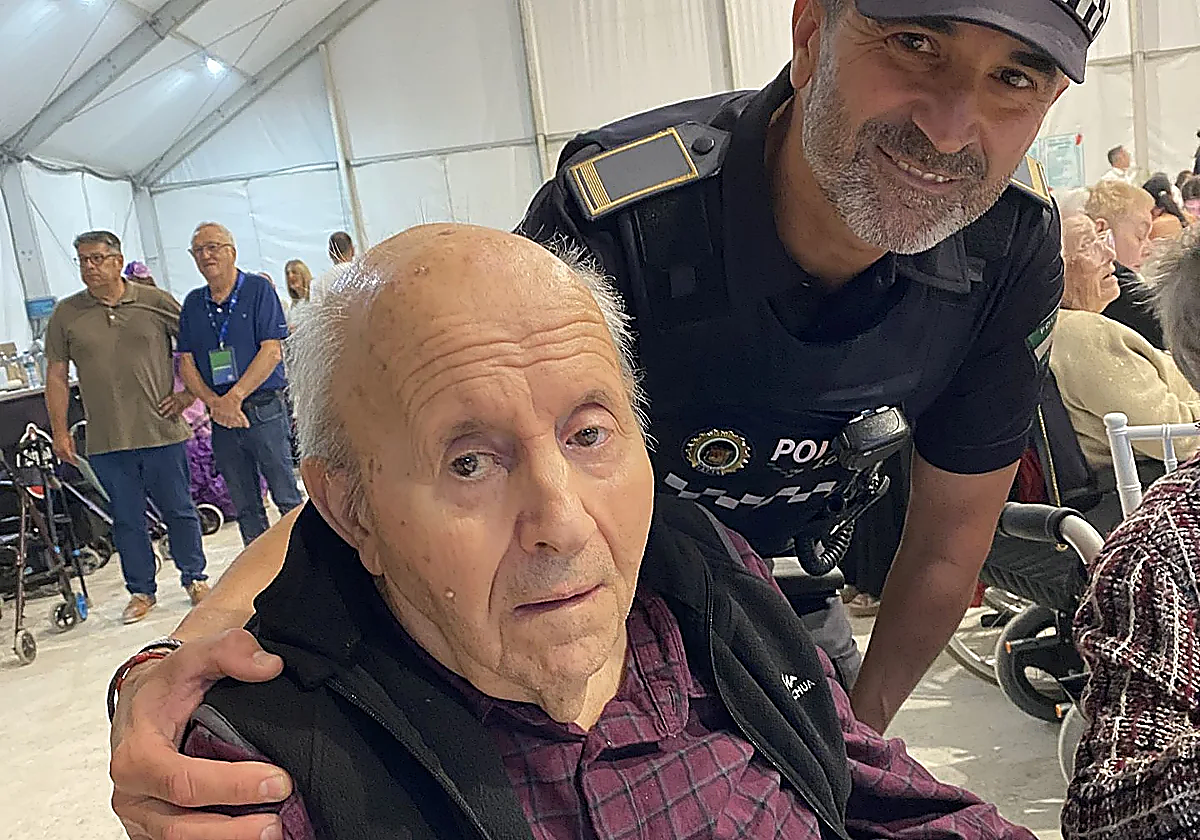 Malaga police officers save choking elderly man's life on their way to receive award