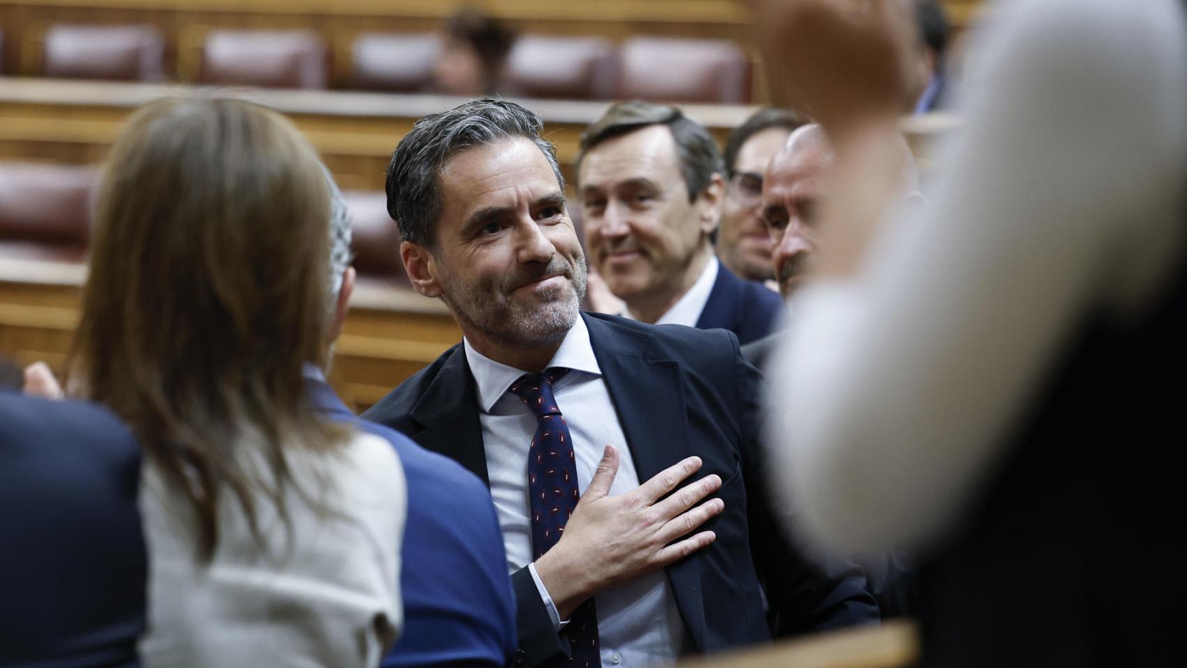 Borja Sémper vuelve al escaño para sentenciar con talante al PSOE: "Esto ya no funciona. El cambio está llegando"