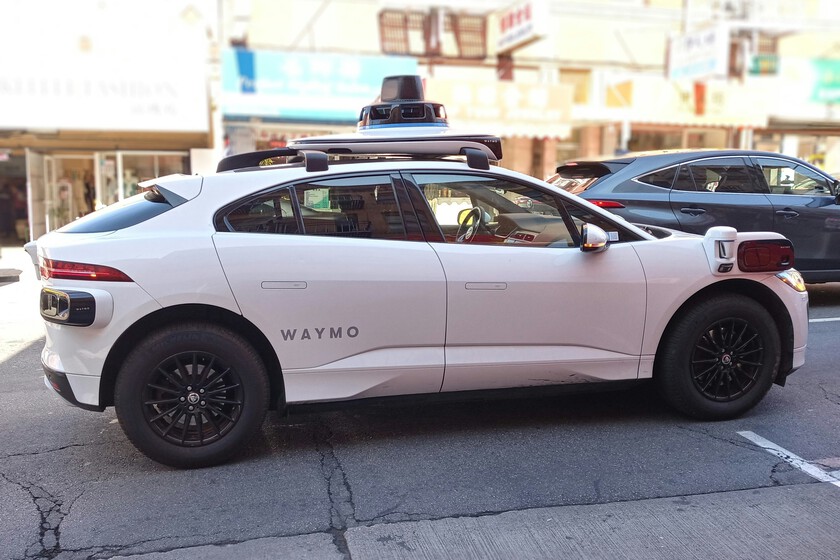 Europa lleva años siendo un espectador de los robotaxis. Madrid acaba de decidir que ya está bien