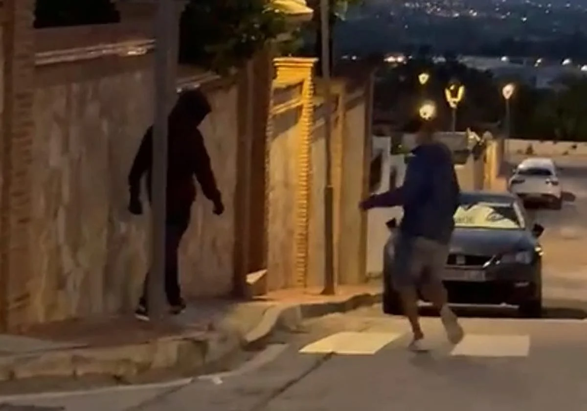 «¡Os vais a enterar!»: Persigue y graba a dos ladrones en Alhaurín de la Torre