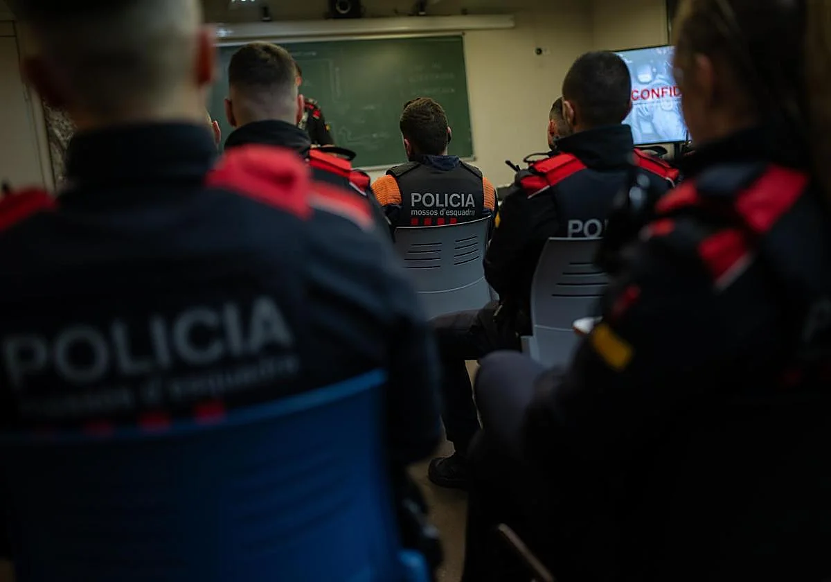 Gobierno y Generalitat cierran la financiación para ampliar los Mossos hasta 25.000 agentes
