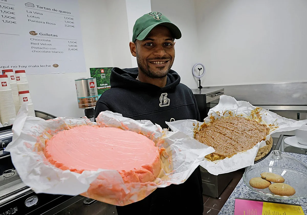 La nueva cafetería de Málaga que ofrece porciones de tartas de queso por un euro