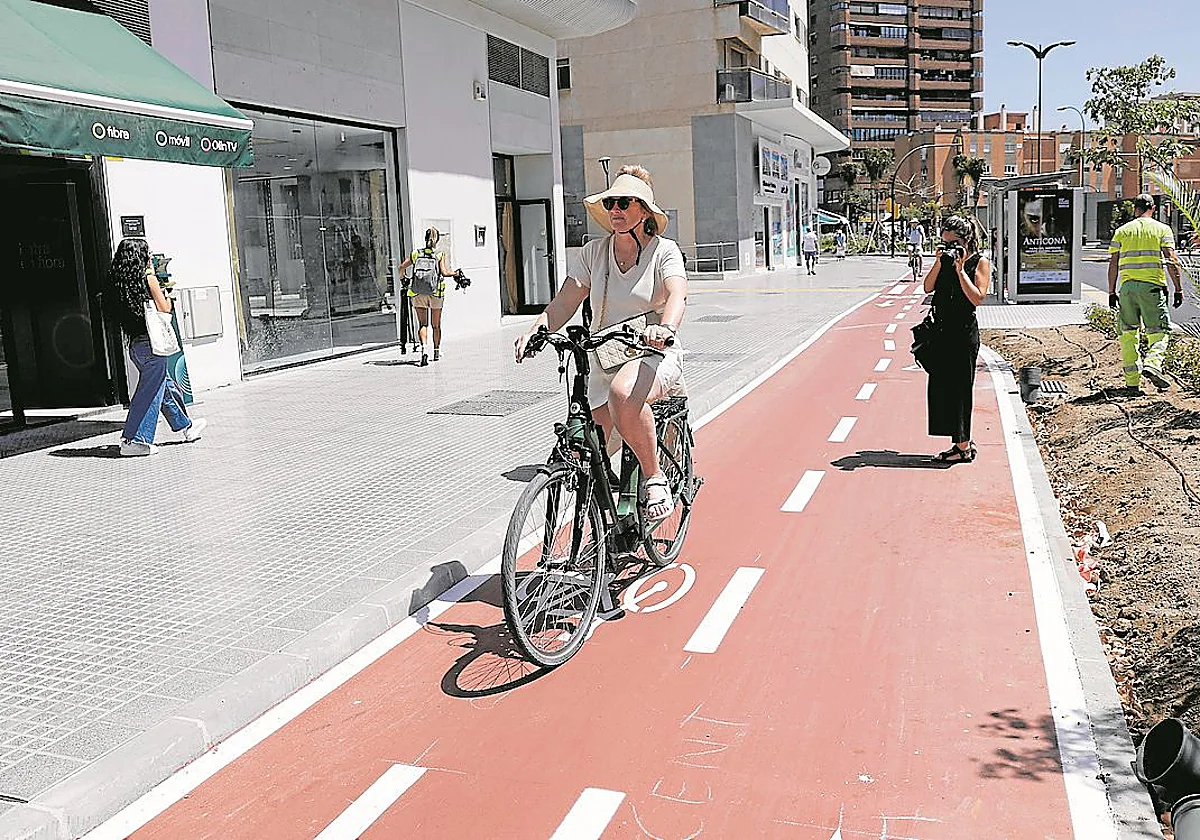 Málaga eliminará puntos conflictivos en la red de carriles bici con el nuevo sistema público de alquiler