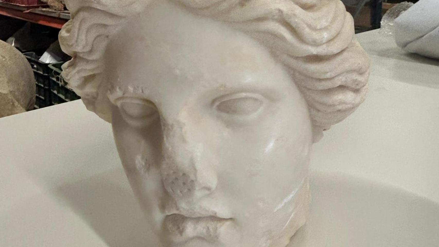 Hallan un busto de la época altoimperial romana, uno de los mayores descubrimientos escultóricos realizado en Alicante