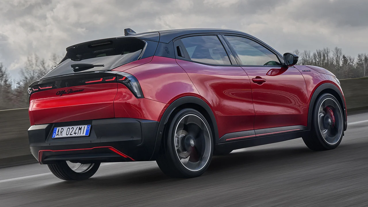 El Lexus LBX italiano existe, cuesta 4.000 € menos, también tiene etiqueta ECO y su diseño es único