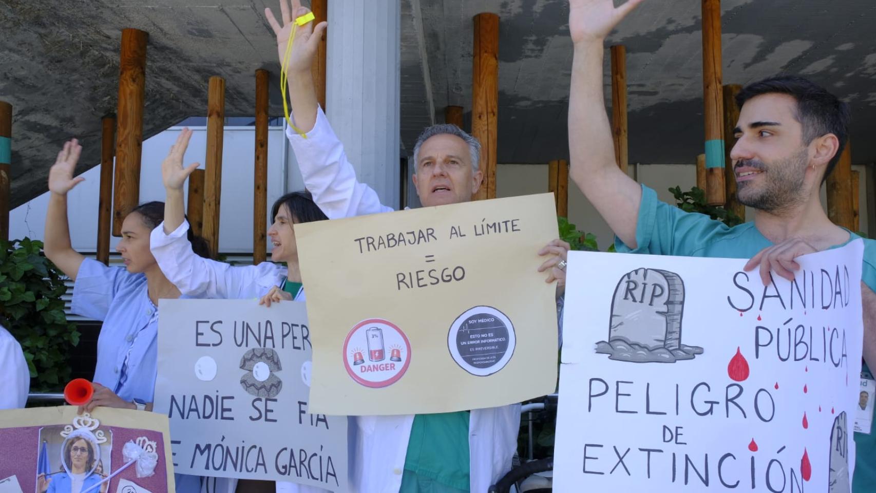 La huelga de médicos obliga a aplazar 4.500 operaciones y amenaza con un retroceso histórico de las listas de espera