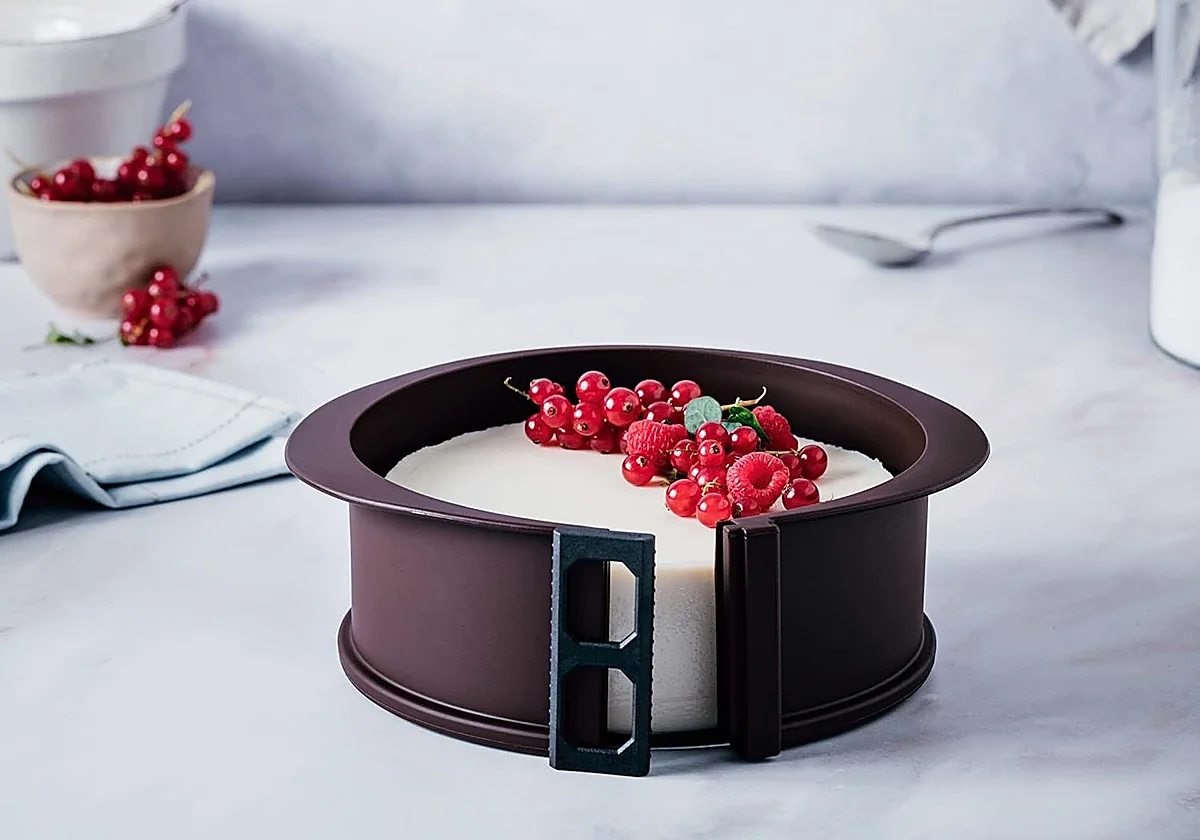 Prepara deliciosos postres y sírvelos sin romperlos con estos moldes desmontables con base de cristal