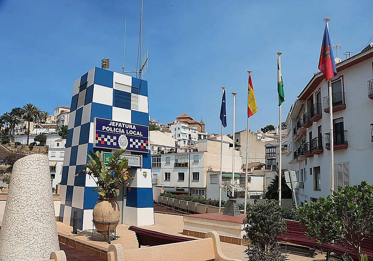 Tension in Torrox after as man barricades himself in sister's house armed with knife