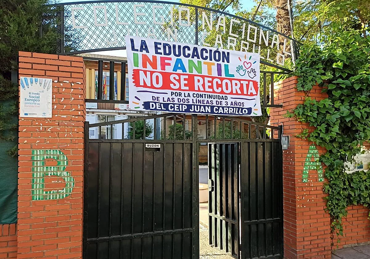 Las familias del CEIP Juan Carrillo de Ronda se rebelan contra el cierre de un aula de Infantil