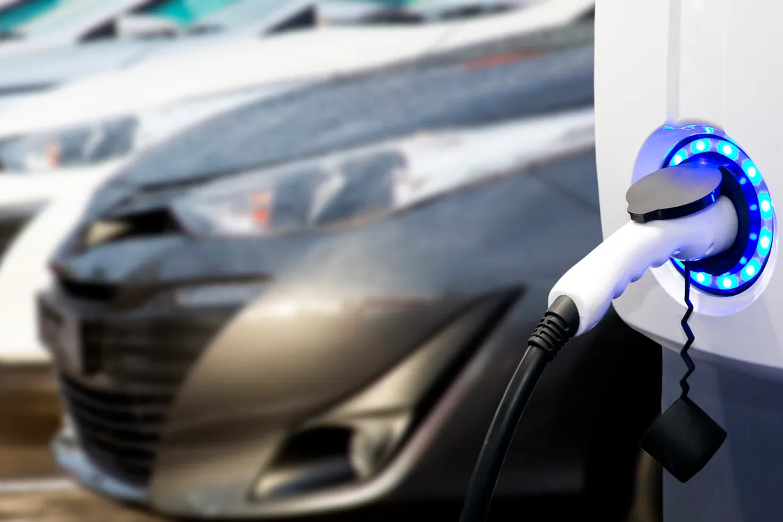 Las ventas mundiales de vehículos eléctricos e híbridos alcanzarán el 30% del mercado este año
