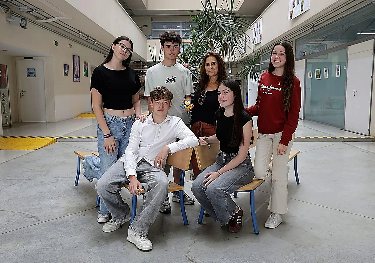 Five Malaga students win Andalusian debates tournament in French