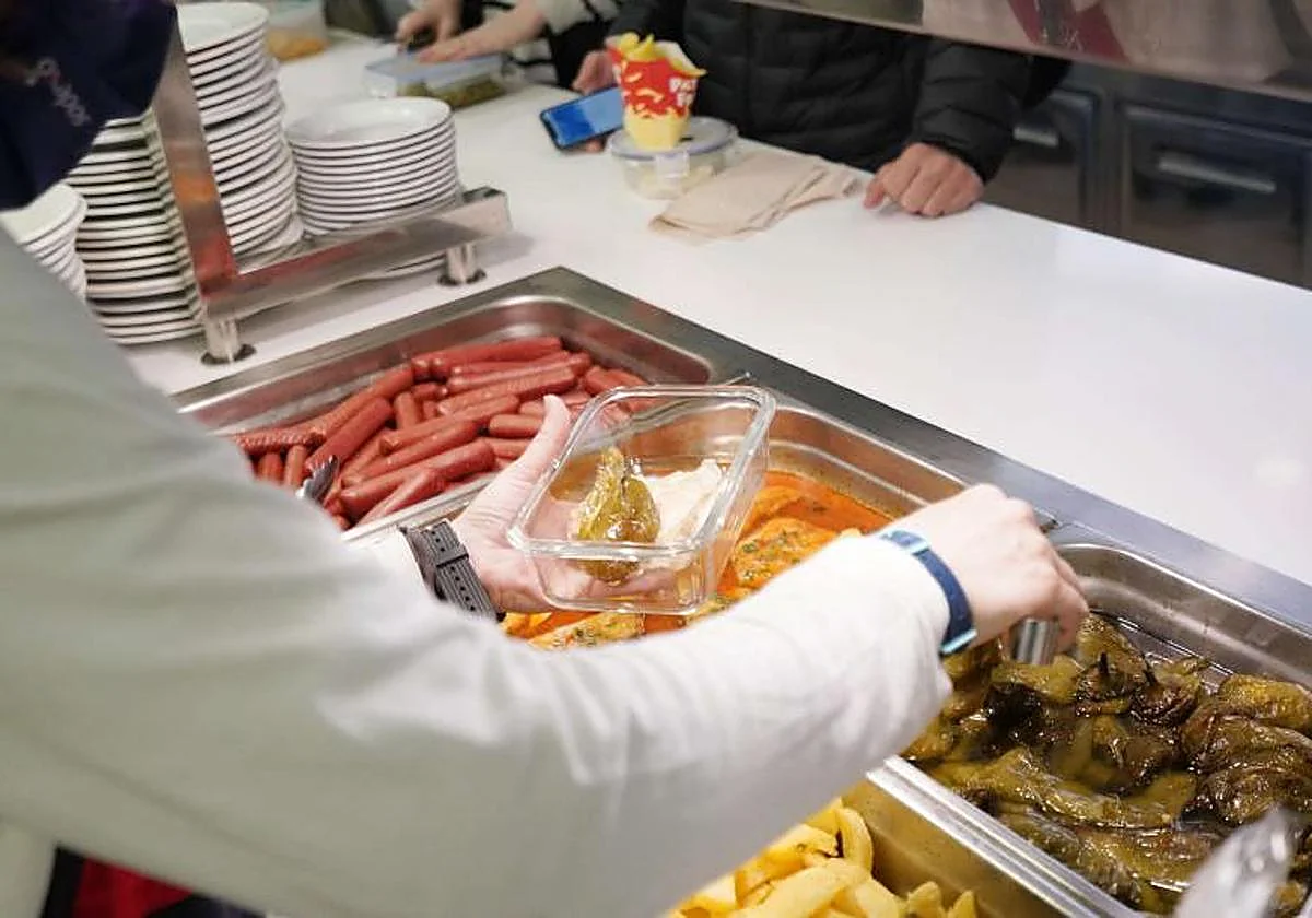 Cerco a la comida ultraprocesada: el Gobierno quiere limitarla en museos, bibliotecas o universidades