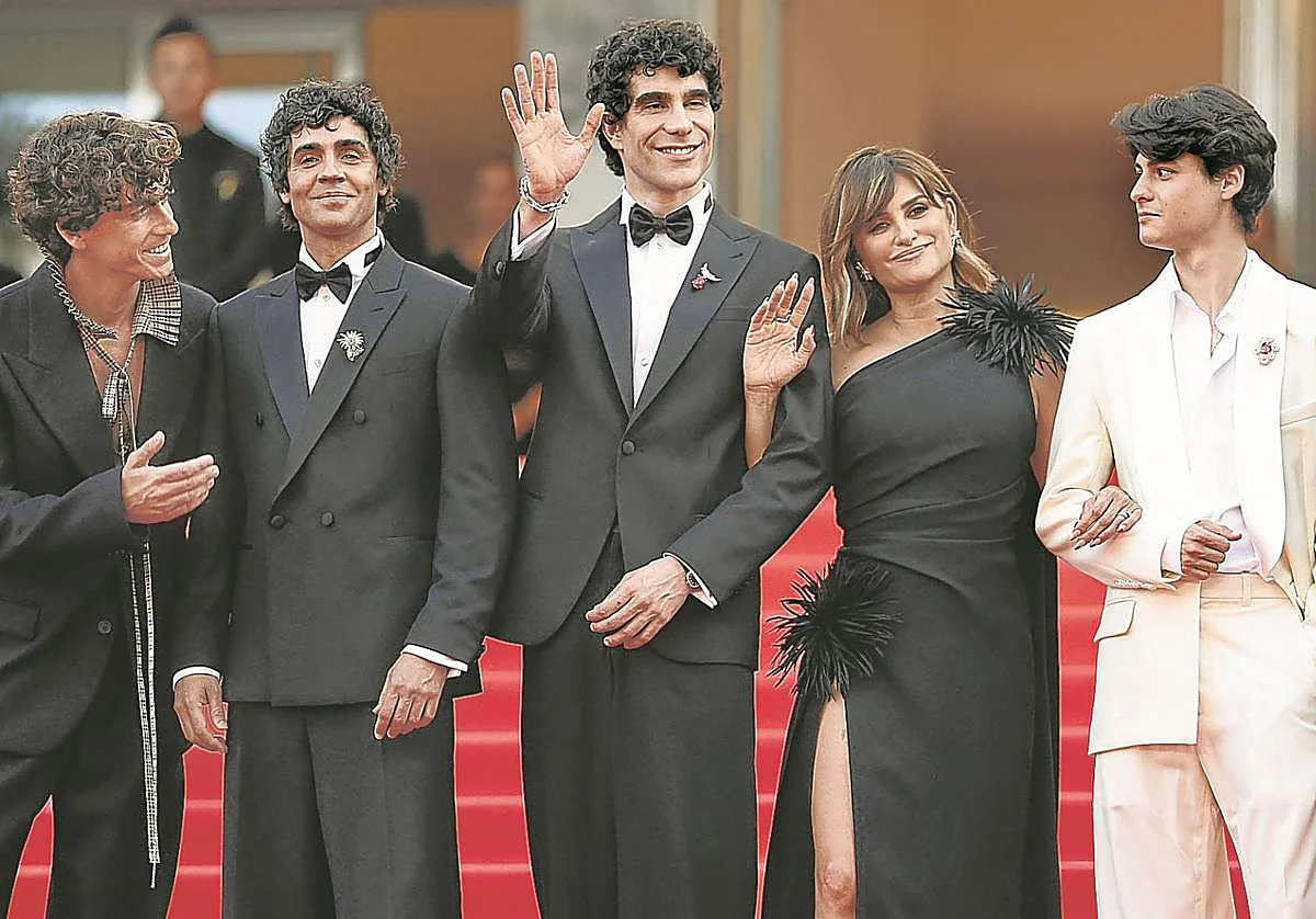Los Javis buscan su consagración en Cannes con la ambiciosa 'La bola negra'
