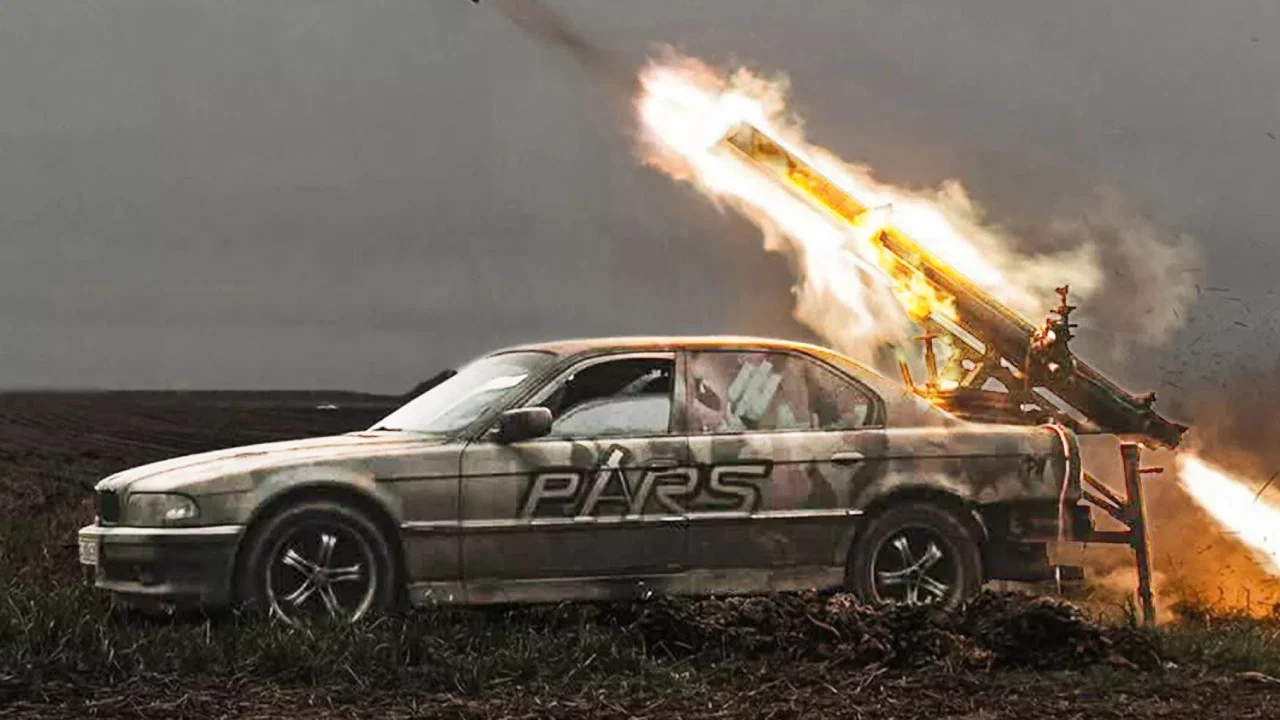 El ejército de Ucrania convierte un BMW Serie 7 E38 en un lanzacohetes y el resultado es tan real como inquietante