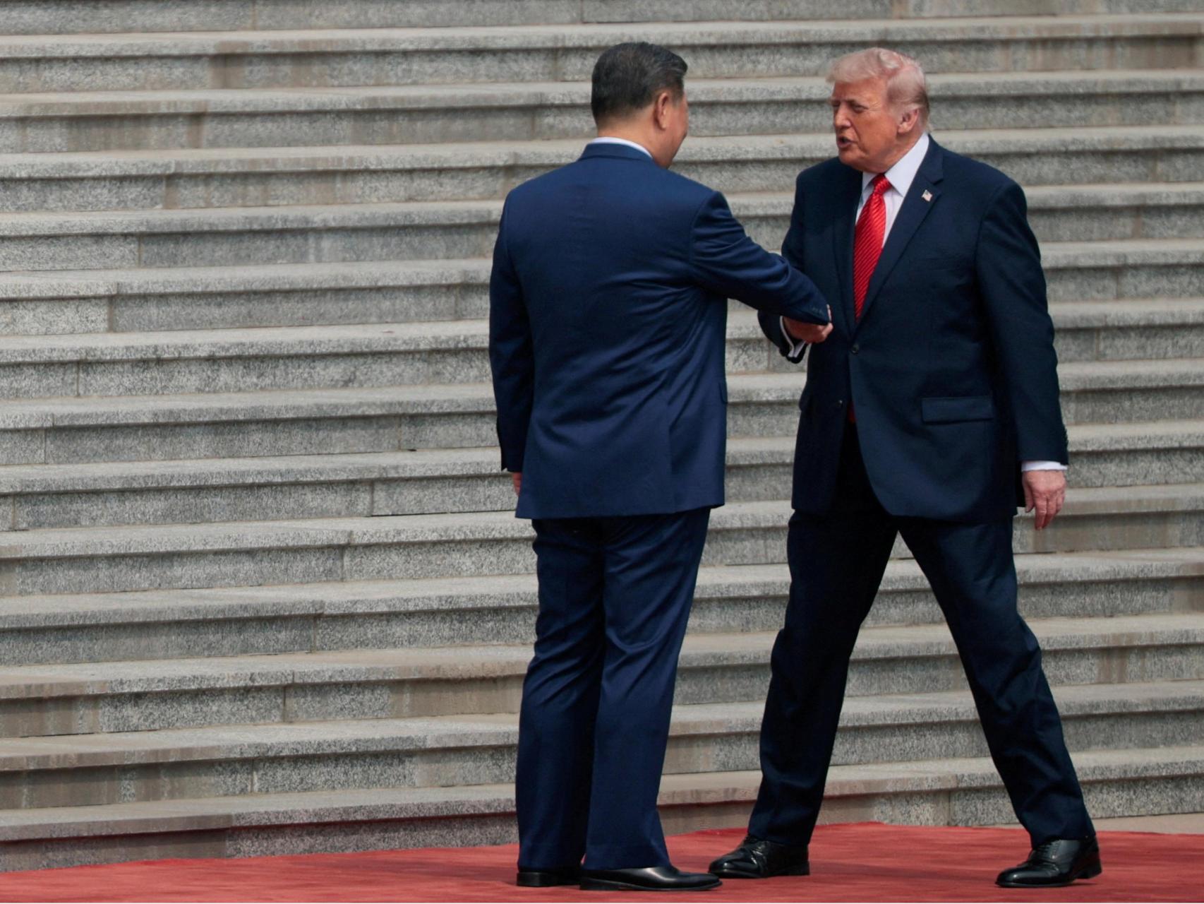Xi y 'la diplomacia del tacón con alza': logra parecer más alto que Putin y Trump y les niega los acuerdos que esperaban