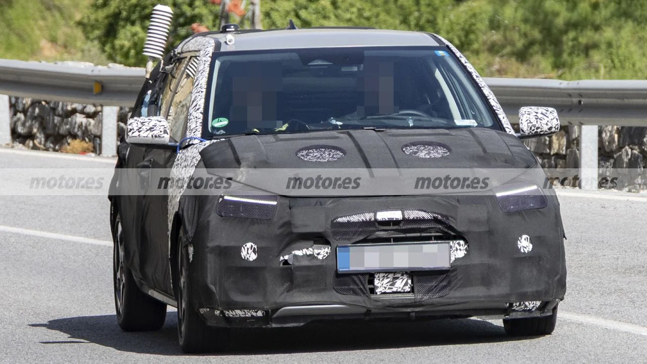 Hyundai acelera el nuevo i20 2027, más tecnología, nuevo diseño y gasolina para resistir la ofensiva china