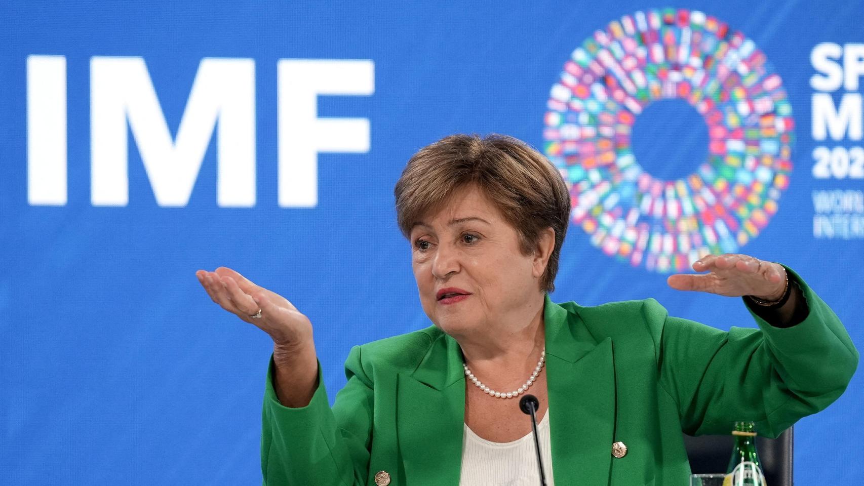 El FMI reclama a España que retire la reducción del IVA de los combustibles y otras rebajas fiscales por la guerra en Irán