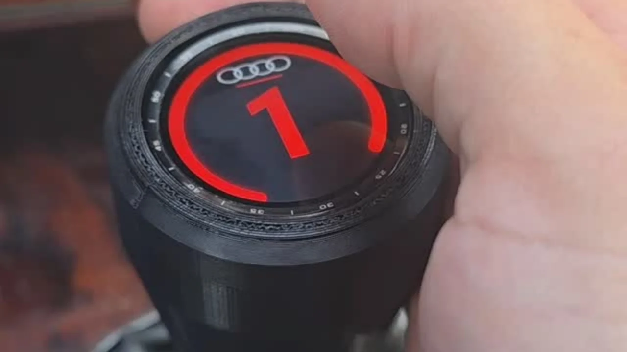 Un programador convierte un smartwatch en la palanca de cambios de su Audi y el invento tiene más sentido del que parece