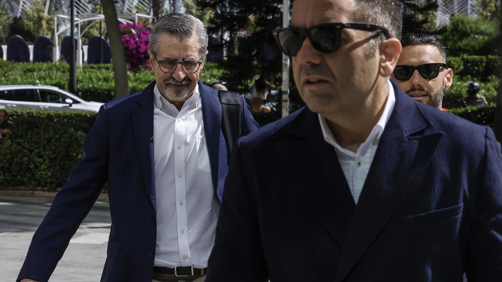 El excomisionado del Gobierno para la dana asegura al juez que no sabe cómo apareció el título falso en su expediente