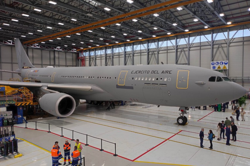 Airbus tenía un único centro en el mundo para convertir aviones comerciales en cisternas militares. Ahora abrirá otro igual en Sevilla