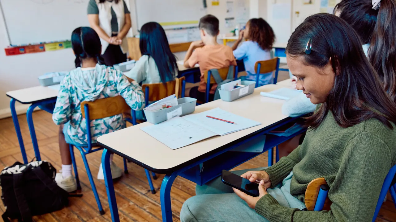 La Ciudad de México regula los celulares en las escuelas