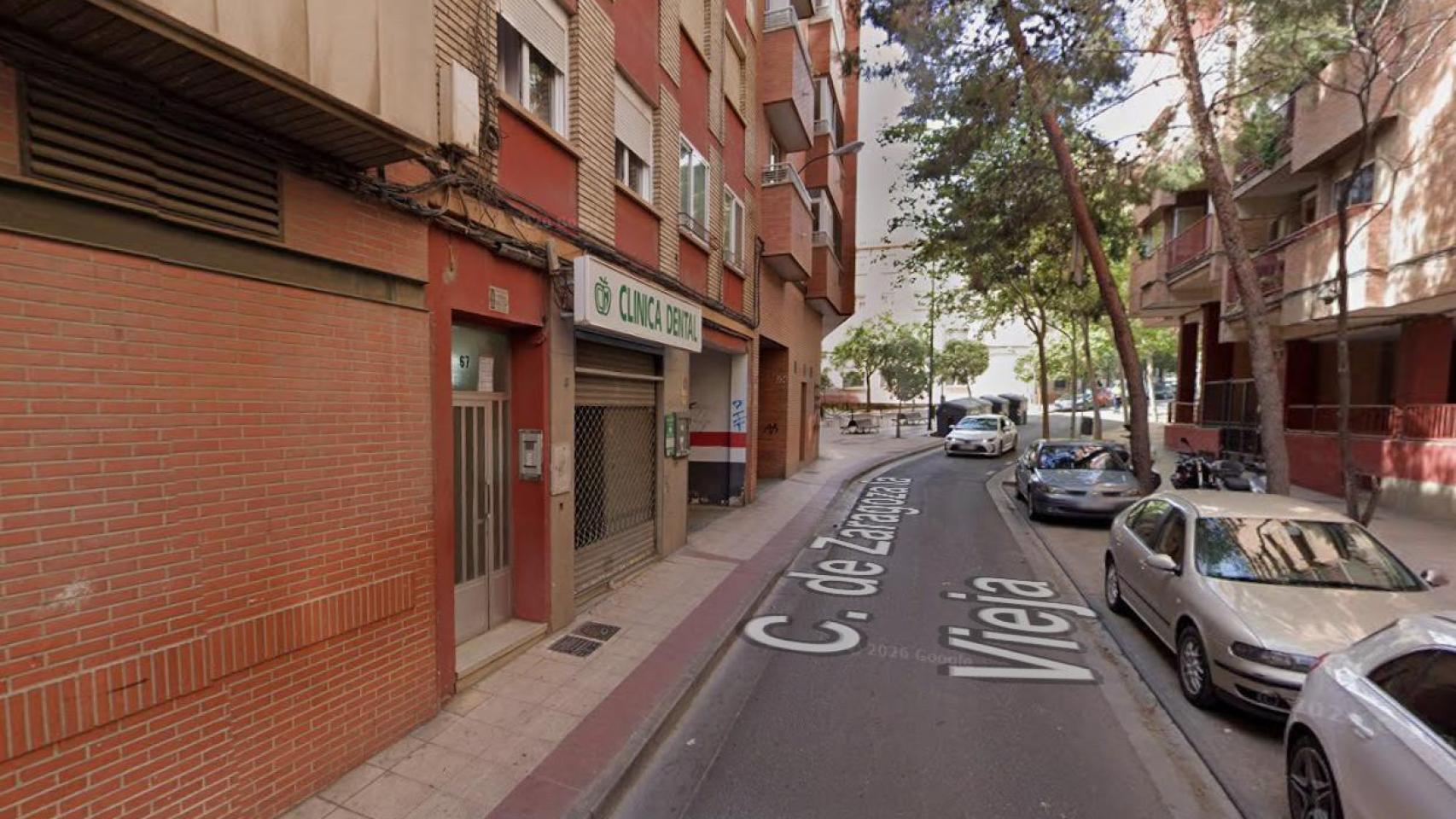 Susto en Zaragoza: un incendio calcina dos trasteros y deja sin suministro eléctrico a un bloque de piso en San José
