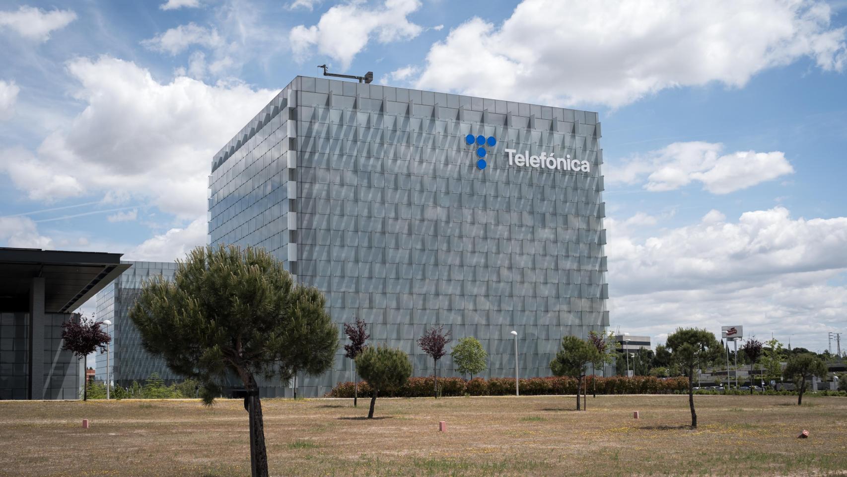 Telefónica rebaja las salidas mínimas del ERE a 4.539 trabajadores y firmará el lunes el acuerdo con los sindicatos