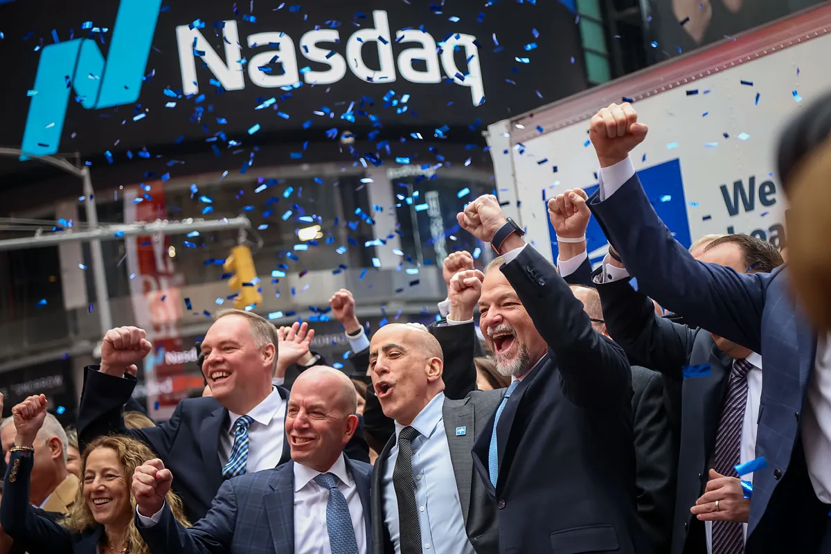 Las acciones de Medline se disparan un 41% tras recaudar 6.300 millones de dólares en la mayor OPV de 2025