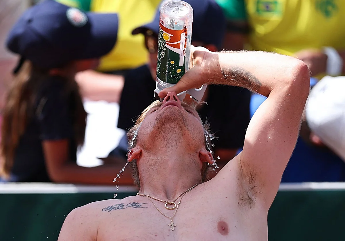 Davidovich gana casi sin poder moverse en una jornada infernal en Roland Garros