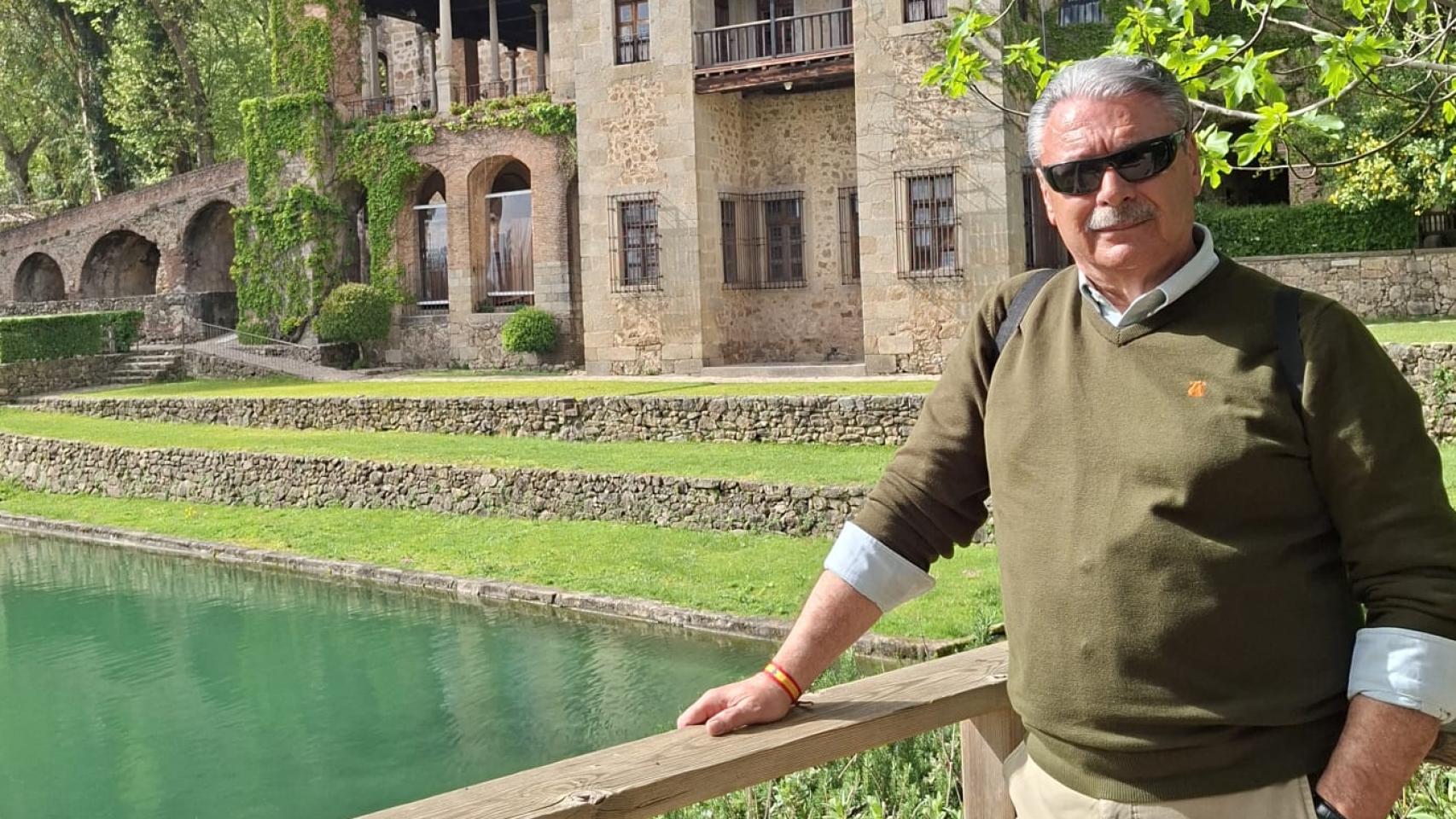 El general Budiño: "Ahora Vox cuestiona la Transición, la Constitución y la figura del Rey. ¡Tienen una carajera mental!"