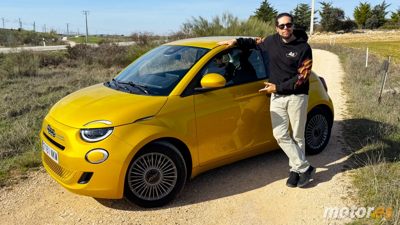 Pruebo el resucitado 500 gasolina con motor Firefly: sus 65 CV y cambio manual me han transportado a otra época